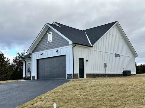 131 Chamberlain Dr, Staunton, VA 24401 photo 11