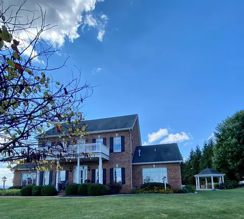 2750 Spring Hill Rd, Staunton, VA 24401