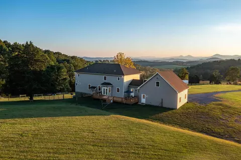 1261 Newport Rd, Raphine, VA 24472 photo 6