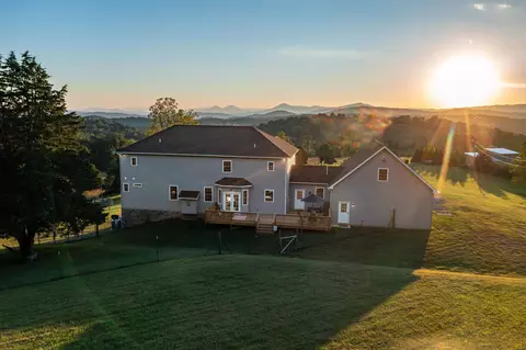1261 Newport Rd, Raphine, VA 24472 photo 5