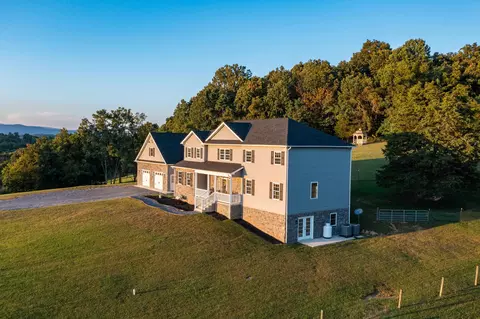 1261 Newport Rd, Raphine, VA 24472 photo 8