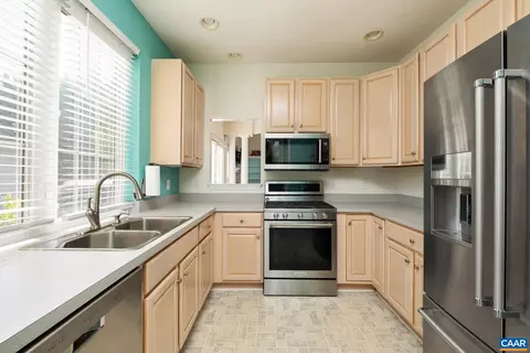 1217 Courtyard Dr, Charlottesville, VA 22903 photo 6