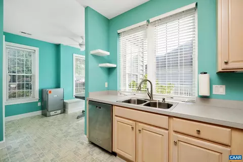1217 Courtyard Dr, Charlottesville, VA 22903 photo 5