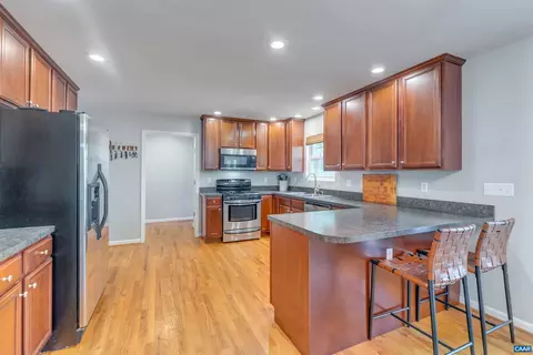 27 E Point Rd, Palmyra, VA 22963 photo 2