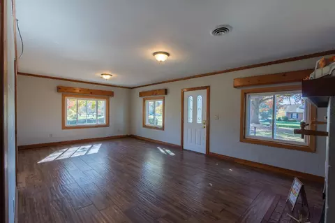 196 Stuart Ave, Stuarts Draft, VA 24477 photo 5