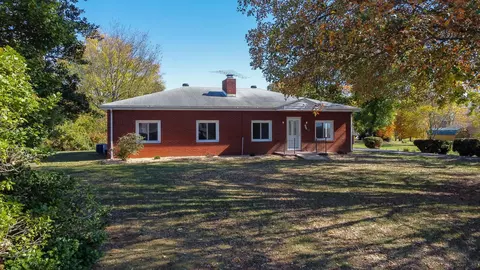 196 Stuart Ave, Stuarts Draft, VA 24477 photo 2