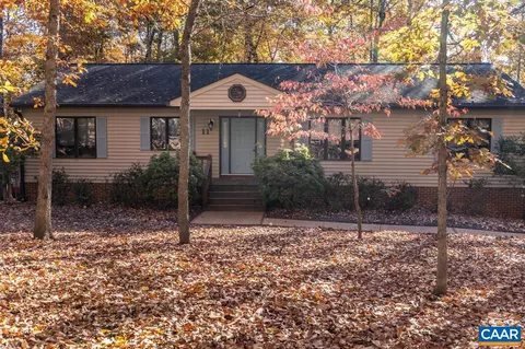 11 Barrett St, Palmyra, VA 22963 photo 3