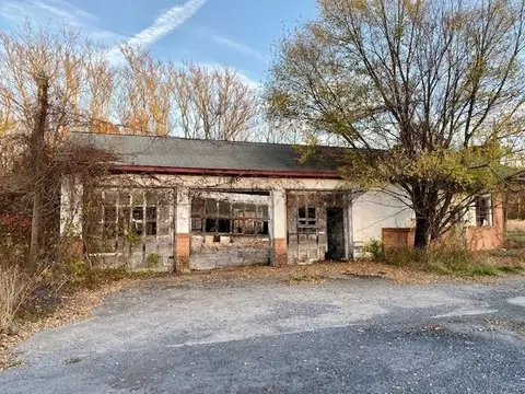1612 Howardsville Tpke, Stuarts Draft, VA 24477