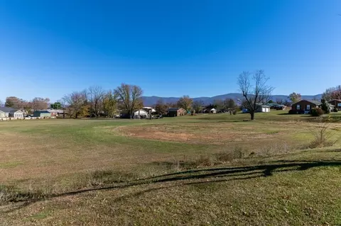 000 Park Rd, Stanley, VA 22851 photo 6