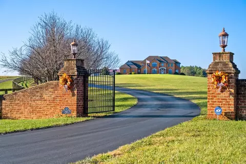 3671 Old Greenville Rd, Staunton, VA 24401