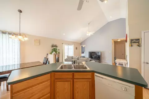 596 Elm St, Broadway, VA 22815 photo 5