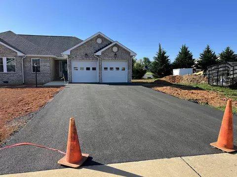 18 Meriwether Cir, Stuarts Draft, VA 24477