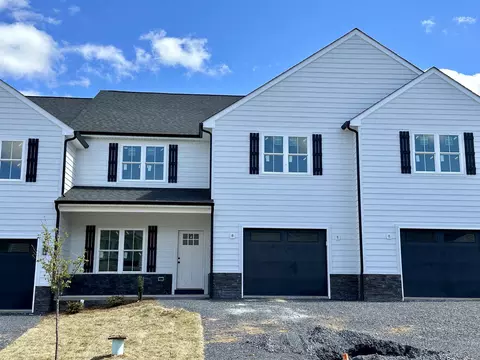 20 Ashwood Ln, Staunton, VA 24401