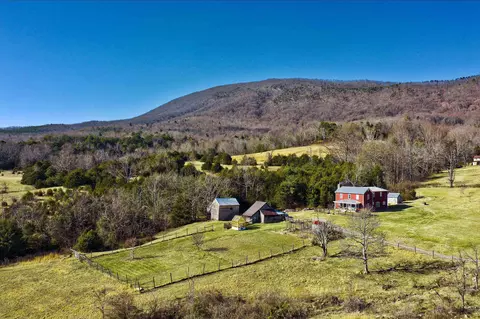 105 Wildwood Rd, Rockbridge Baths, VA 24473
