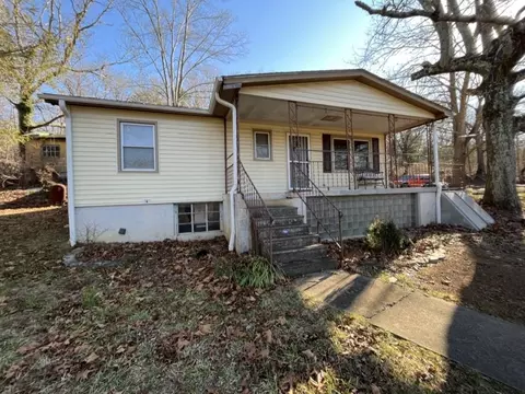 1885 E Main St E, Waynesboro, VA 22980 photo 1