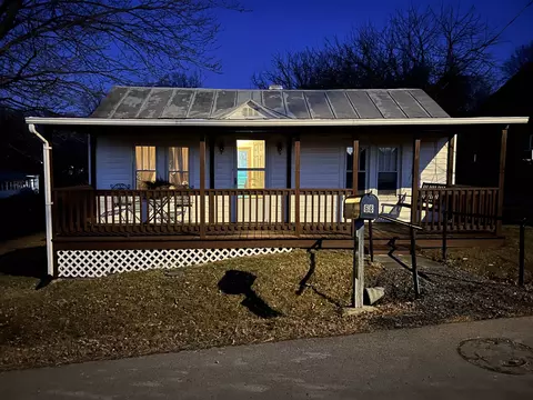 68 Pine Tree Ln, Staunton, VA 24401