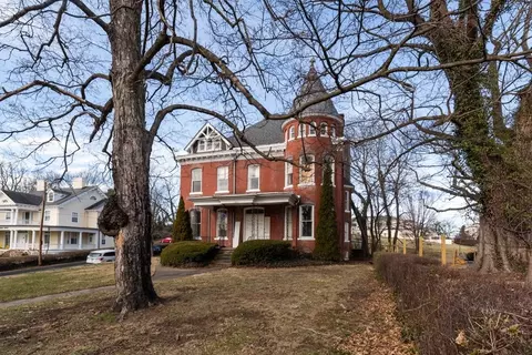 204 N Coalter St N, Staunton, VA 24401