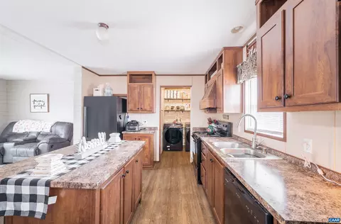 839 Kidds Dairy Rd, Scottsville, VA 24590
