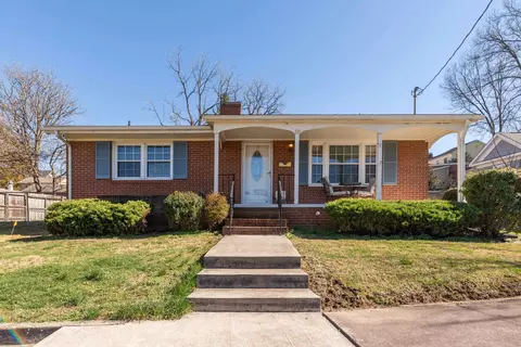 331 N Coalter St N, Staunton, VA 24401