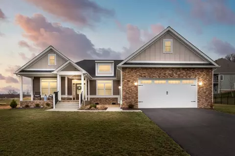 121 Rolling Oaks Dr, Fishersville, VA 22939