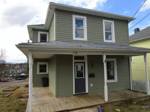 126 Thompson St, Staunton, VA 24401
