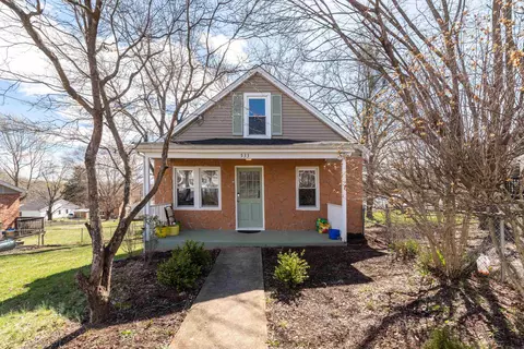 533 Hull St, Staunton, VA 24401