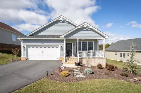 107 Chamberlain Dr, Staunton, VA 24401