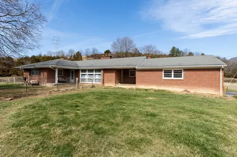 358 E Craig St E, Craigsville, VA 24430