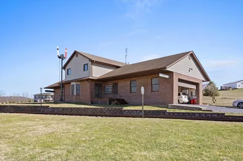 115 Railroad Station Ln, Fishersville, VA 22939