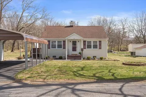 241 River Rd, Waynesboro, VA 22980