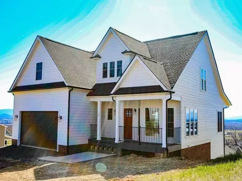 118 Chamberlain Dr, Staunton, VA 24401