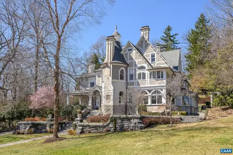 605 E Beverley St E, Staunton, VA 24401