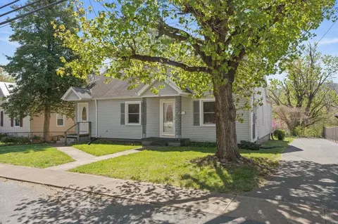 414 E Rockingham St E, Elkton, VA 22827
