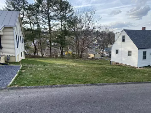 638 C St, Staunton, VA 24401