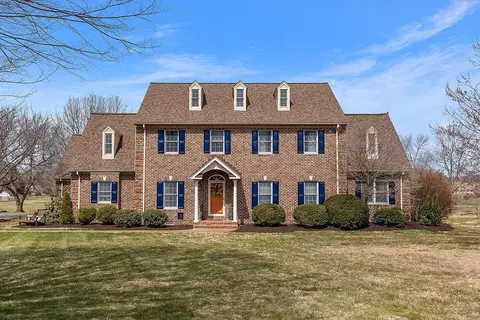 160 Huntington Pl, Waynesboro, VA 22980