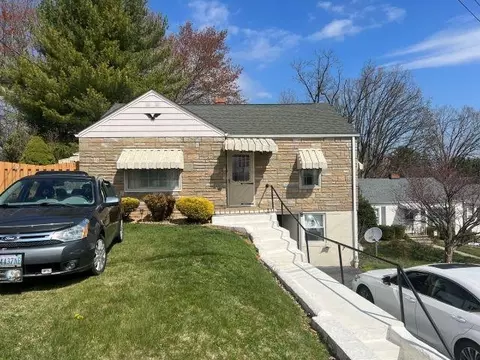 917 Skymont Rd, Staunton, VA 24401