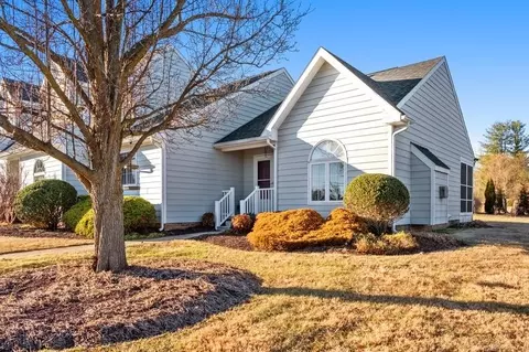 2059 Hampton Dr, Waynesboro, VA 22980