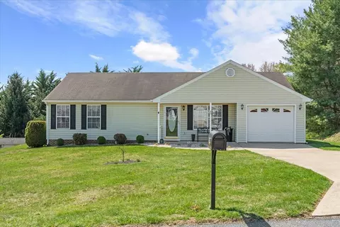 62 Harrogate Dr, Fishersville, VA 22939