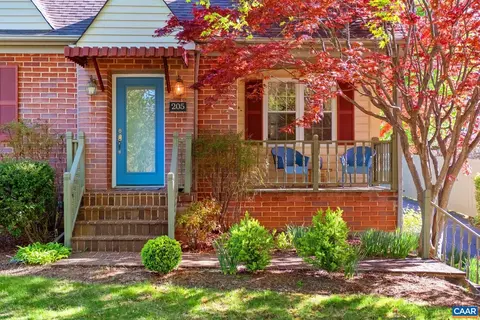 205 Fraser Ln, Staunton, VA 24401