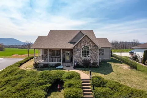 107 Stone Dr, Stuarts Draft, VA 24477 photo 1