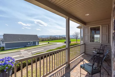107 Stone Dr, Stuarts Draft, VA 24477 photo 6