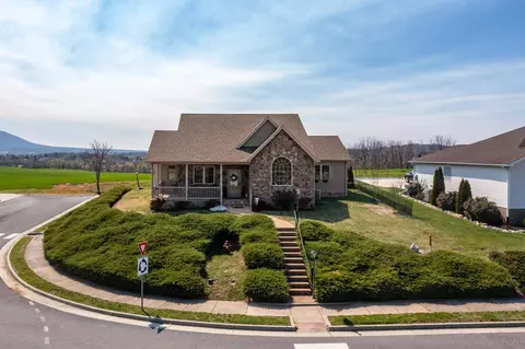 107 Stone Dr, Stuarts Draft, VA 24477 photo 2