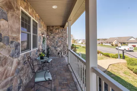 107 Stone Dr, Stuarts Draft, VA 24477 photo 5