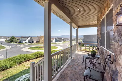 107 Stone Dr, Stuarts Draft, VA 24477 photo 3