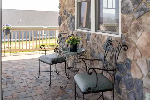 107 Stone Dr, Stuarts Draft, VA 24477 photo 8