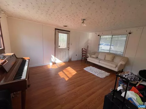 738 Roundabout Rd, Louisa, VA 23093 photo 5