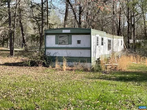 738 Roundabout Rd, Louisa, VA 23093 photo 2