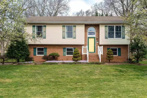 1720 Park Lawn Dr, Harrisonburg, VA 22801