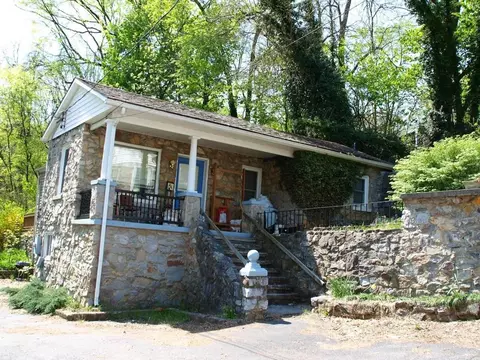 952 Kinzley Ct, Staunton, VA 24401