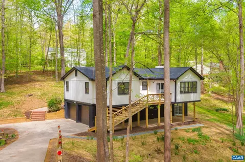 215 Pineridge Ln, Charlottesville, VA 22911